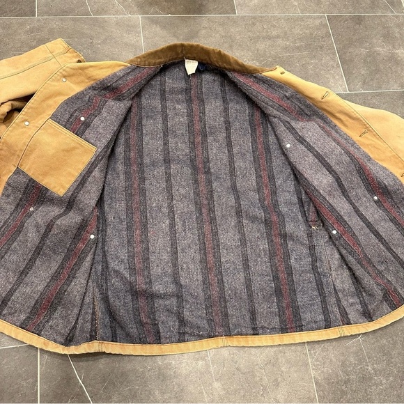 Vintage Carhartt tan button up chore coat distressed utility rug winter - Picture 11 of 12